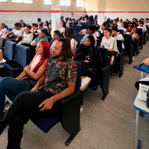 Cine Book Clube promove debate sobre juventude negra e periferia no Centro de Excelência Professor Paulo Freire