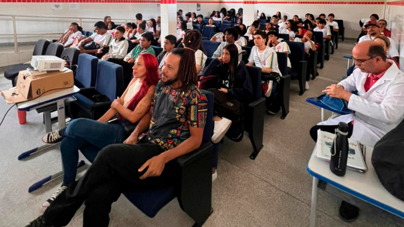 Cine Book Clube promove debate sobre juventude negra e periferia no Centro de Excelência Professor Paulo Freire